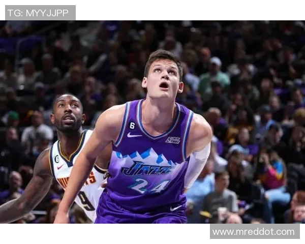 沃克凯斯勒展现潜力成为NBA新星引发球迷热议与期待